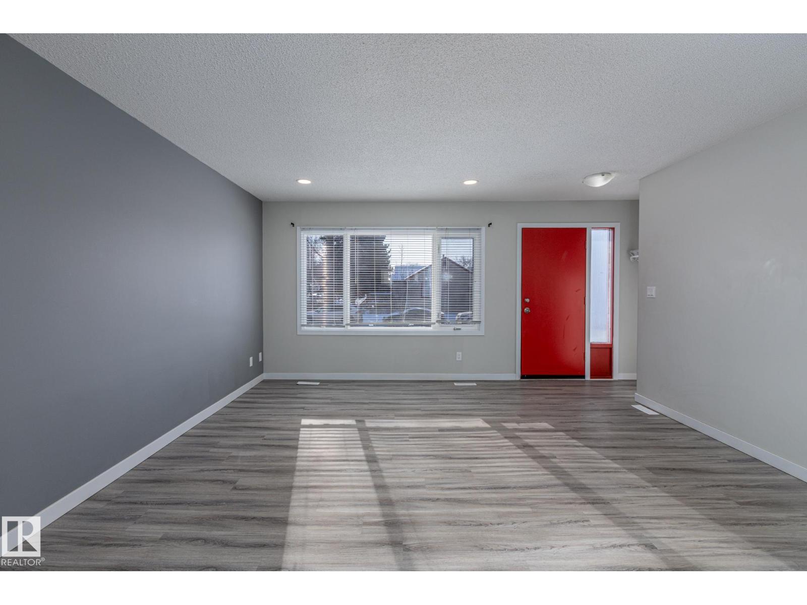 8504 121 Av Nw, Edmonton, Alberta  T5B 0Z2 - Photo 2 - E4459404