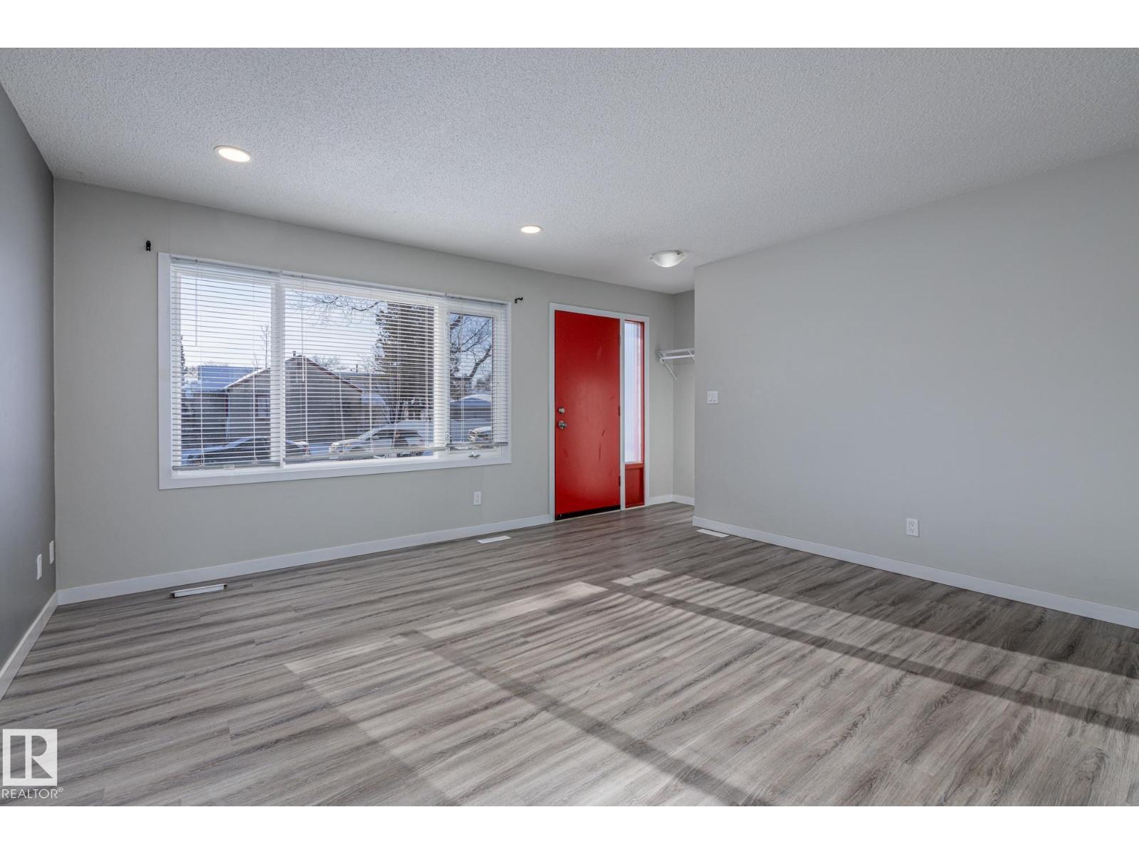 8504 121 Av Nw, Edmonton, Alberta  T5B 0Z2 - Photo 3 - E4459404