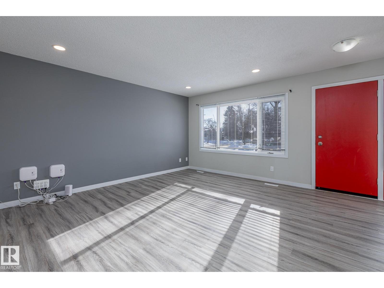 8504 121 Av Nw, Edmonton, Alberta  T5B 0Z2 - Photo 4 - E4459404