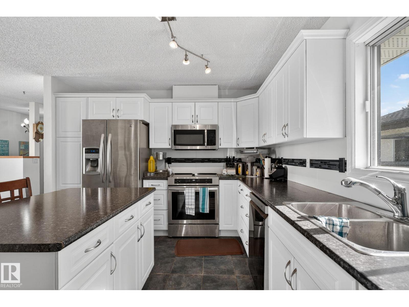 5604 186 St Nw, Edmonton, Alberta  T6M 1Z9 - Photo 2 - E4459407