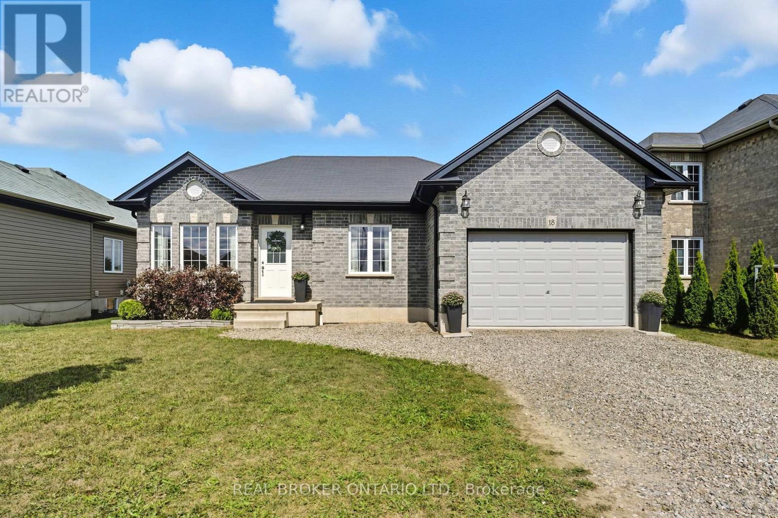 18 DENNIS DRIVE, Norwich, Ontario