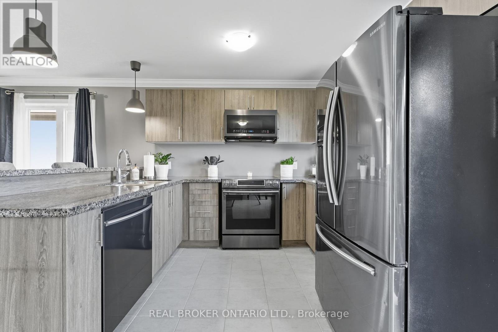 18 Dennis Drive, Norwich, Ontario  N0J 1P0 - Photo 10 - X12425979