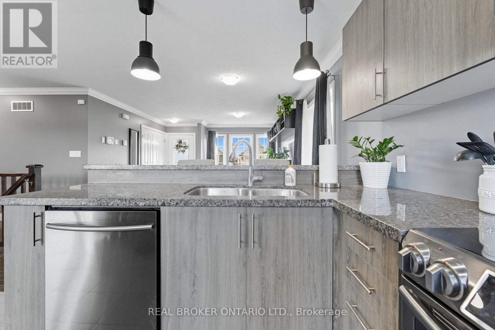 18 Dennis Drive, Norwich, Ontario  N0J 1P0 - Photo 11 - X12425979