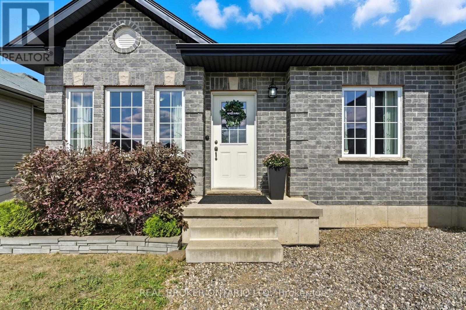 18 Dennis Drive, Norwich, Ontario  N0J 1P0 - Photo 4 - X12425979