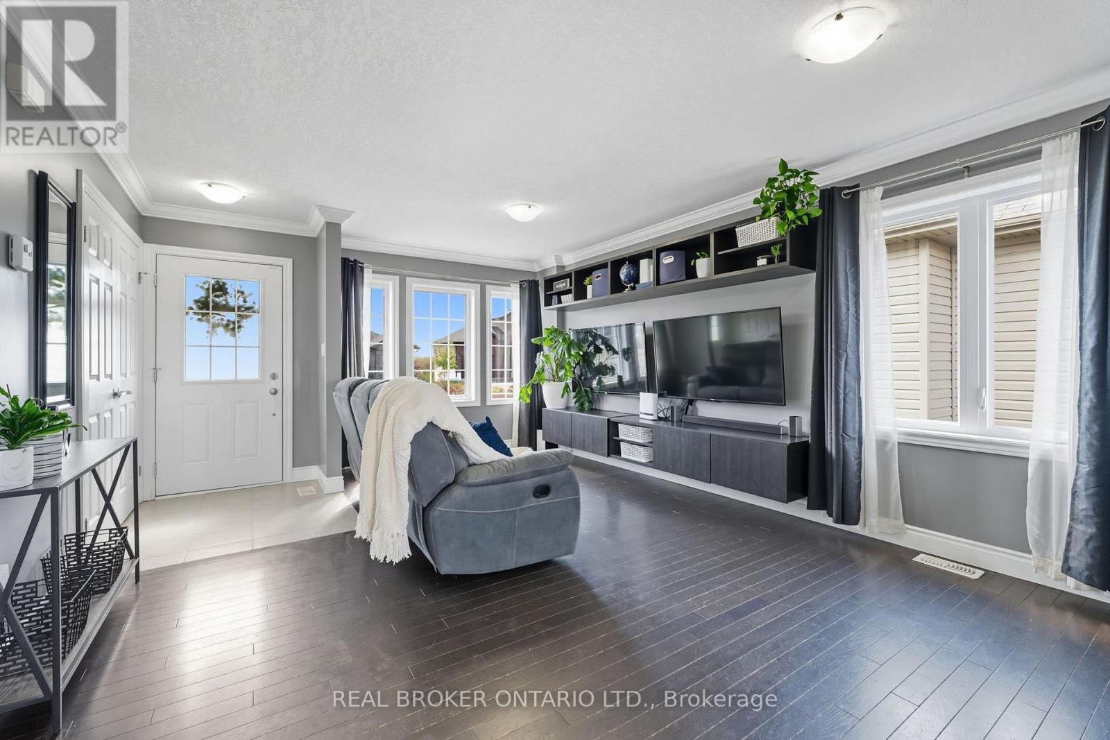 18 Dennis Drive, Norwich, Ontario  N0J 1P0 - Photo 6 - X12425979