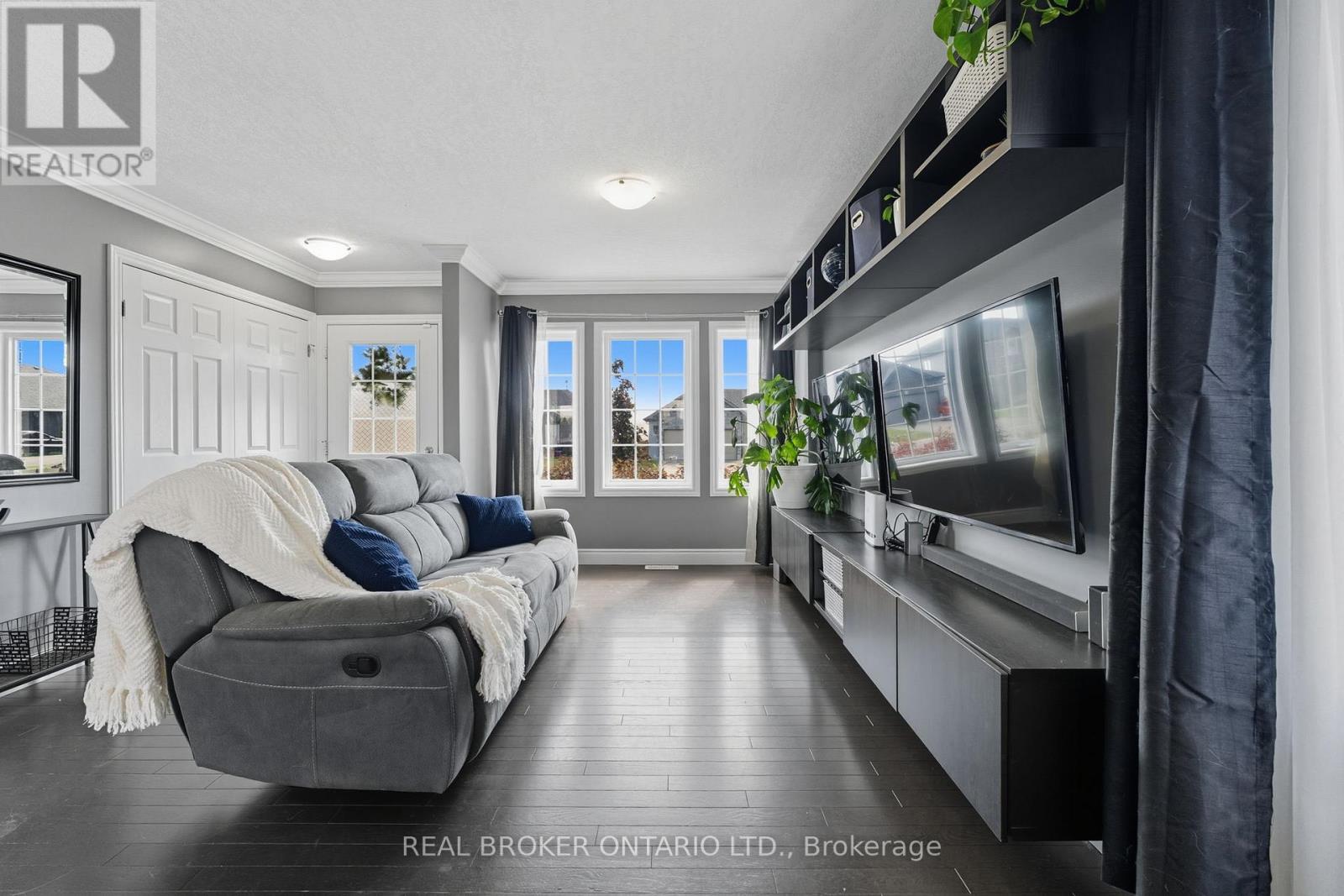 18 Dennis Drive, Norwich, Ontario  N0J 1P0 - Photo 7 - X12425979