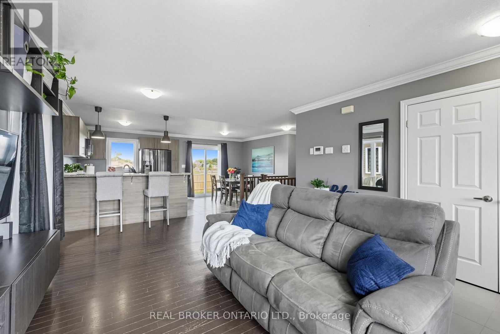 18 Dennis Drive, Norwich, Ontario  N0J 1P0 - Photo 8 - X12425979