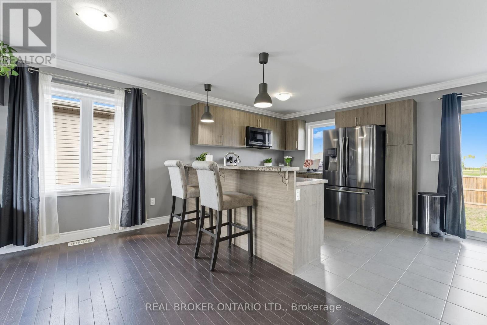 18 Dennis Drive, Norwich, Ontario  N0J 1P0 - Photo 9 - X12425979