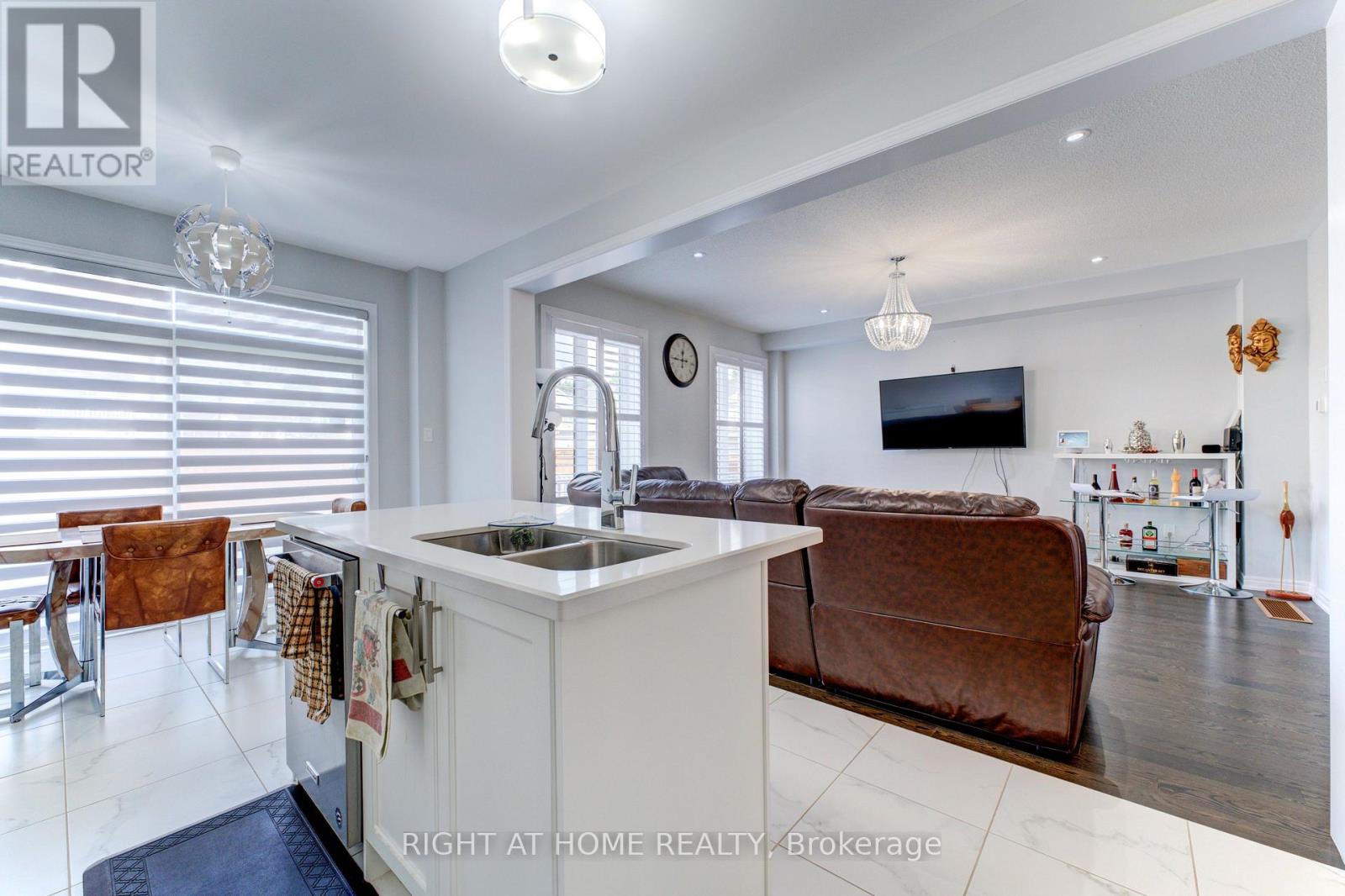 39 Drake Avenue, Brant, Ontario  N3L 0H9 - Photo 10 - X12426032