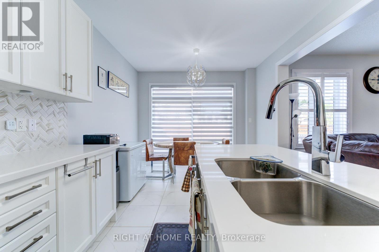 39 Drake Avenue, Brant, Ontario  N3L 0H9 - Photo 11 - X12426032