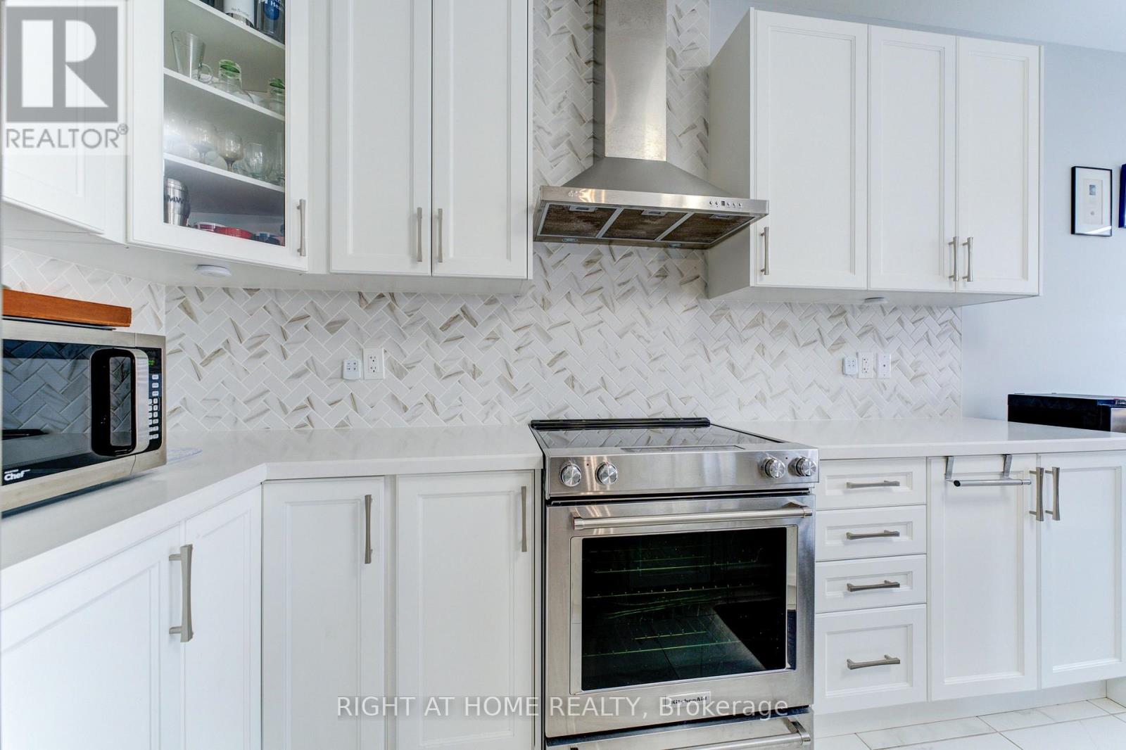 39 Drake Avenue, Brant, Ontario  N3L 0H9 - Photo 12 - X12426032