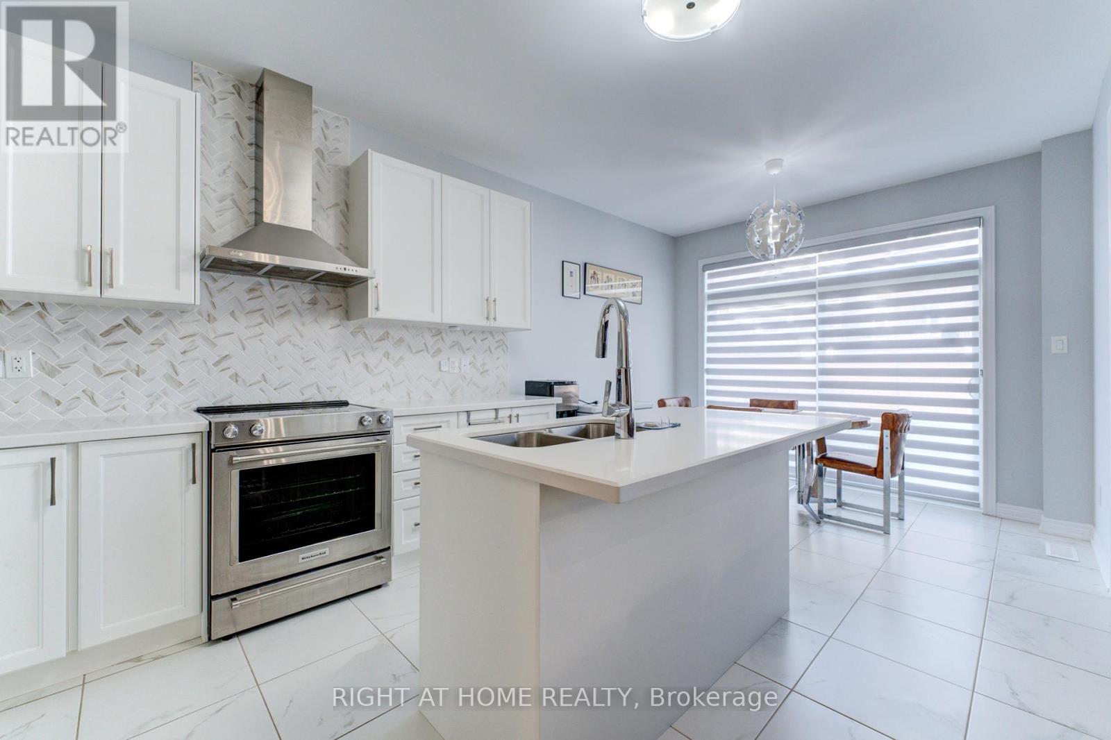 39 Drake Avenue, Brant, Ontario  N3L 0H9 - Photo 5 - X12426032