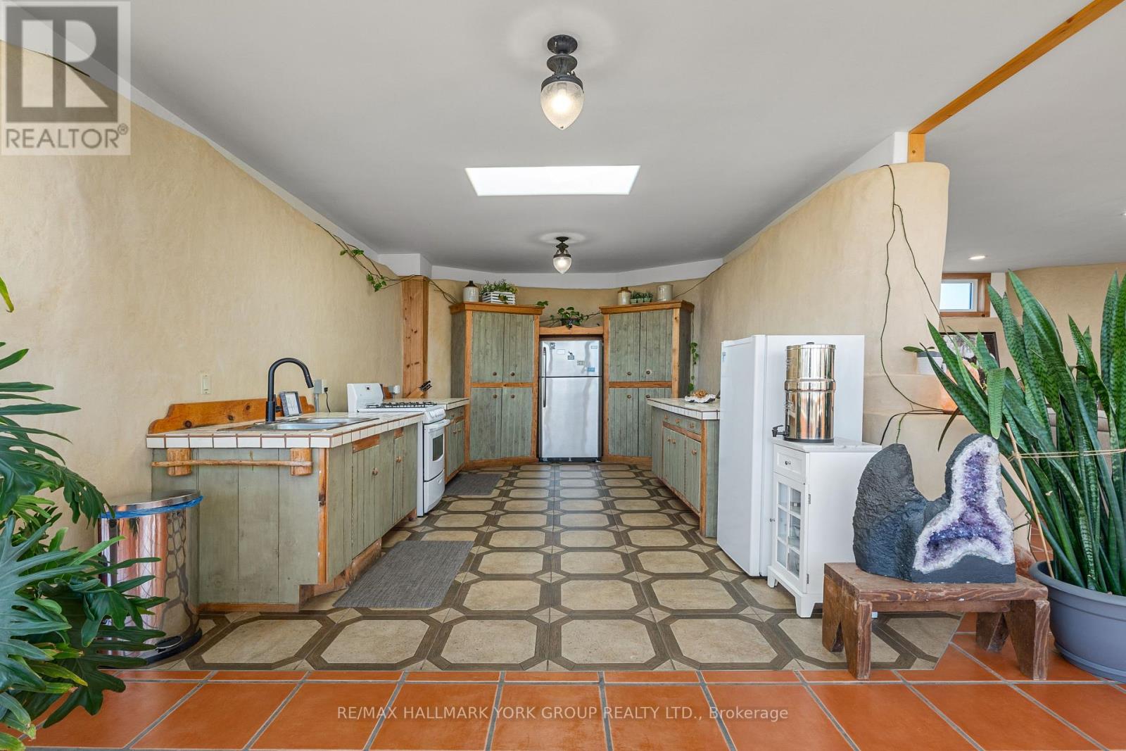 1375 Queensborough Road, Madoc, Ontario  K0K 2K0 - Photo 10 - X12426035