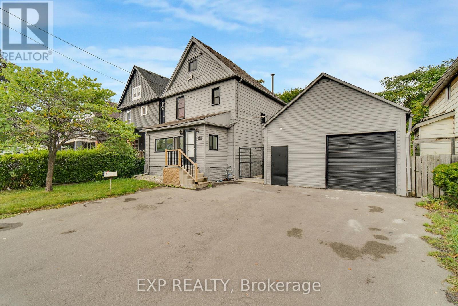 23 LYNDHURST STREET, Hamilton, Ontario