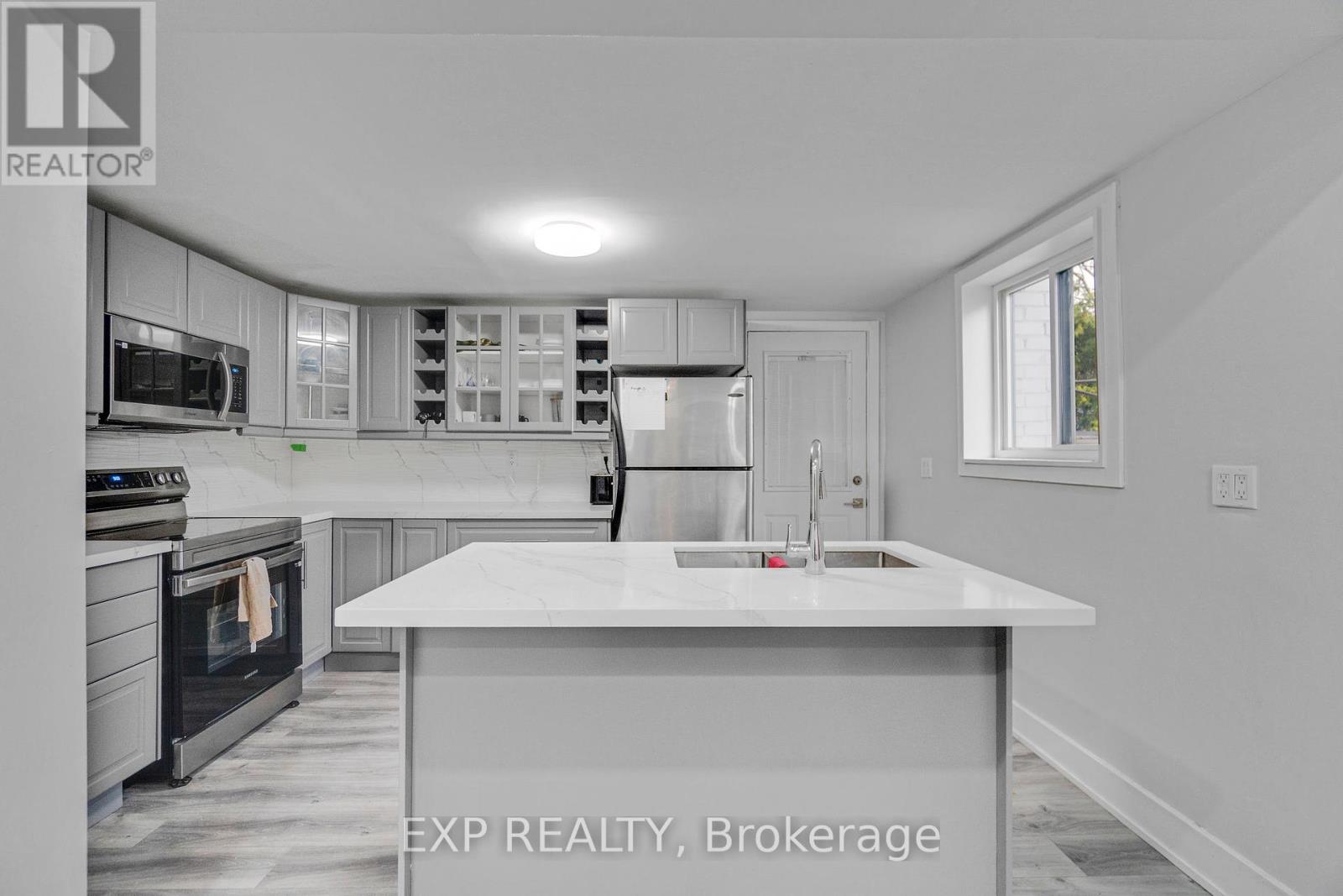 23 Lyndhurst Street, Hamilton, Ontario  L8L 7G9 - Photo 11 - X12426054