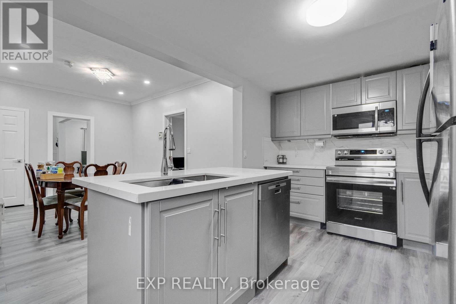 23 Lyndhurst Street, Hamilton, Ontario  L8L 7G9 - Photo 12 - X12426054