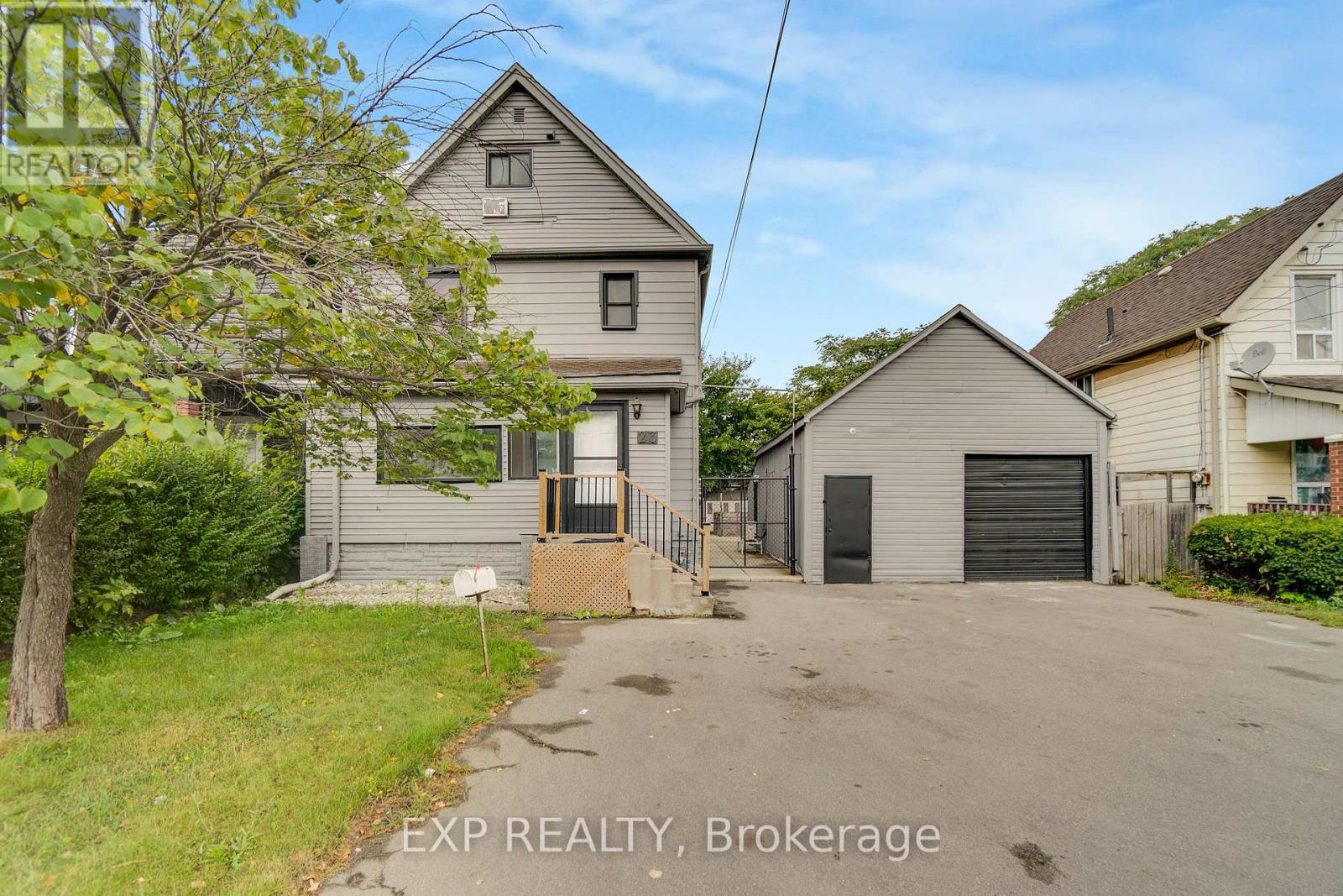 23 Lyndhurst Street, Hamilton, Ontario  L8L 7G9 - Photo 2 - X12426054