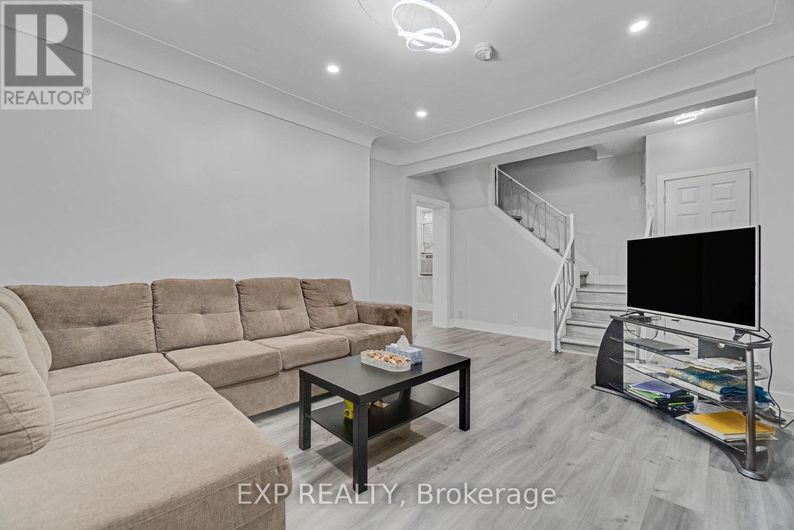 23 Lyndhurst Street, Hamilton, Ontario  L8L 7G9 - Photo 7 - X12426054