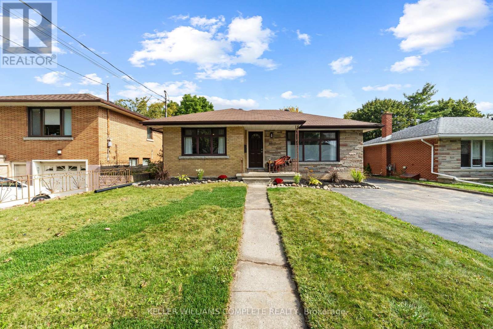 Property at 11 CALGARY AVENUE image 1