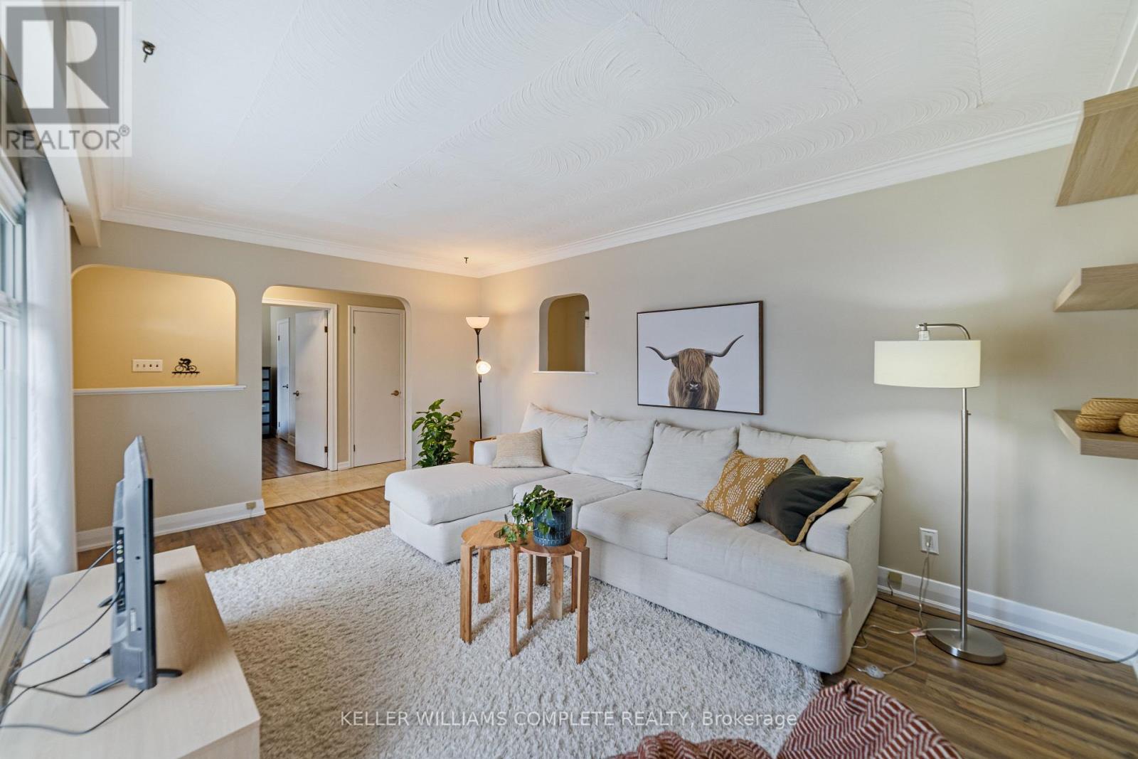Property at 11 CALGARY AVENUE image 4