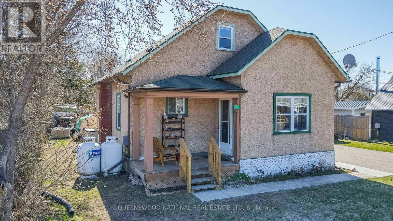 17 BAY STREET N, Madawaska Valley, Ontario