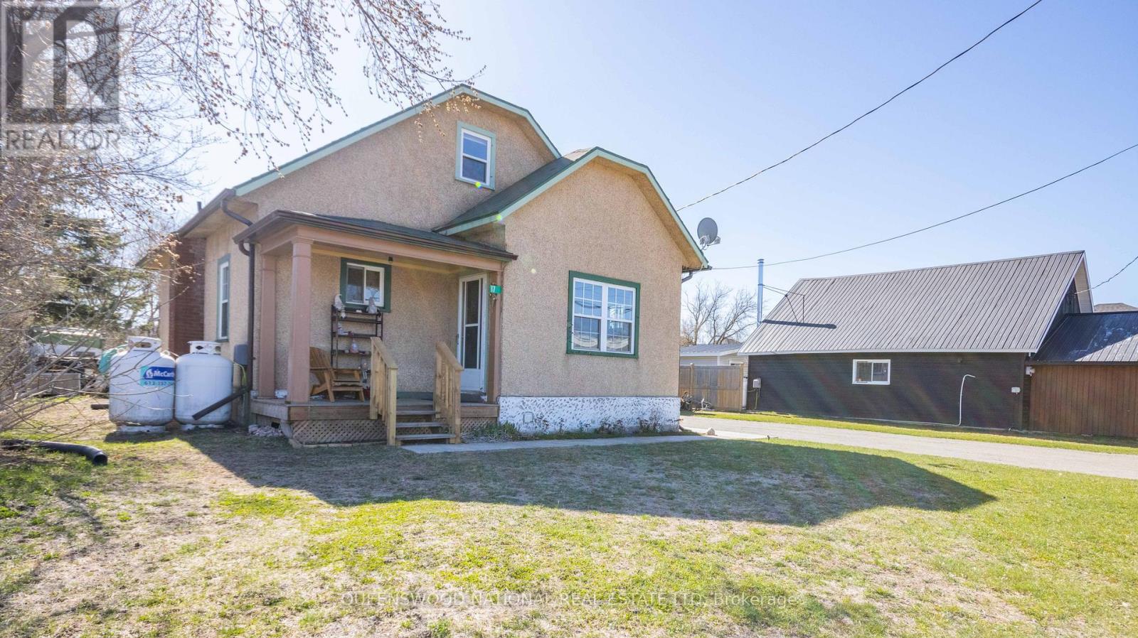 17 Bay Street N, Madawaska Valley, Ontario  K0J 1B0 - Photo 11 - X12122782