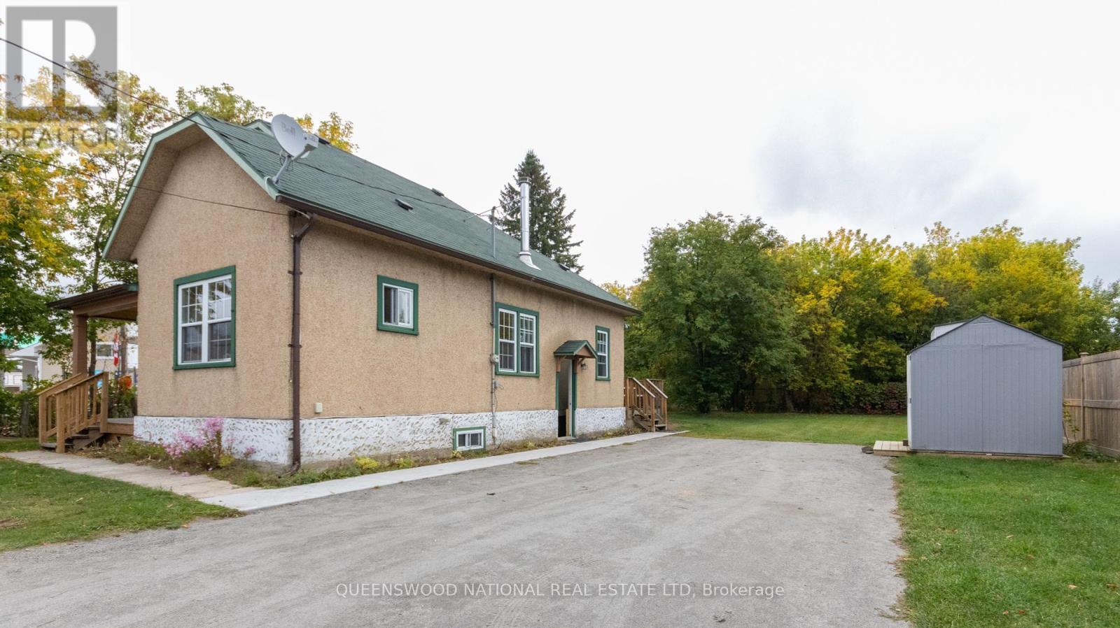 17 Bay Street N, Madawaska Valley, Ontario  K0J 1B0 - Photo 2 - X12122782