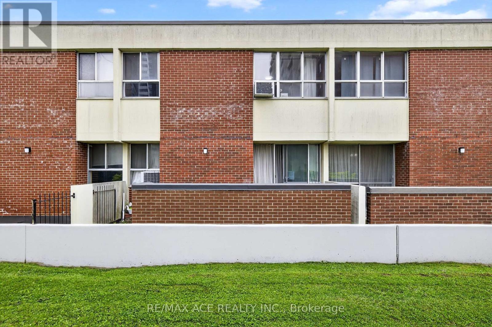 303 - 10 Crescent Town Road, Toronto, Ontario  M4C 5L3 - Photo 4 - E12424763
