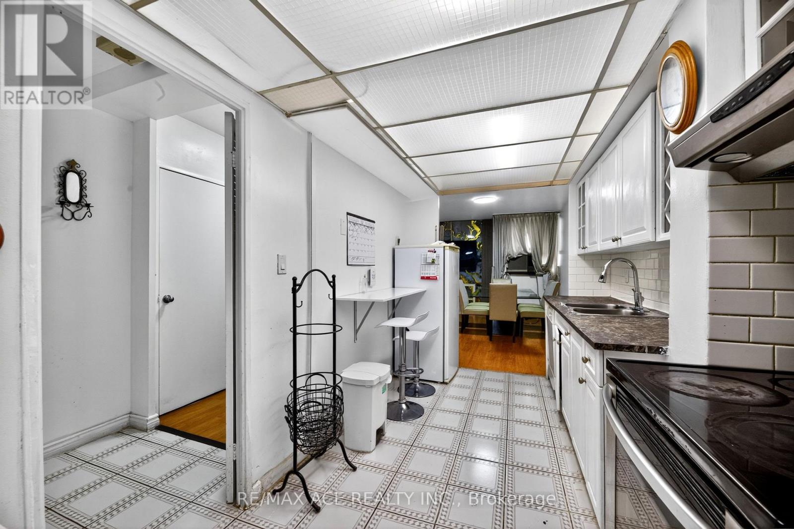 303 - 10 Crescent Town Road, Toronto, Ontario  M4C 5L3 - Photo 8 - E12424763