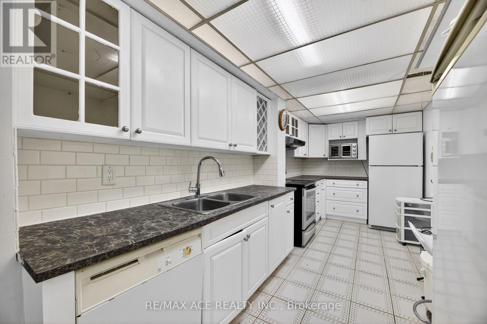 303 - 10 Crescent Town Road, Toronto, Ontario  M4C 5L3 - Photo 10 - E12424763