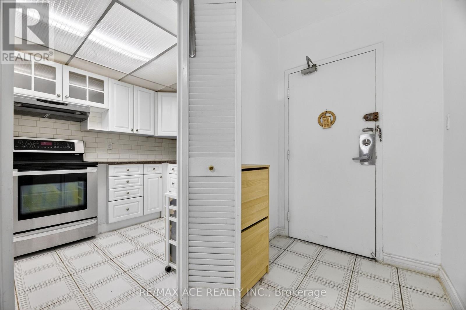 303 - 10 Crescent Town Road, Toronto, Ontario  M4C 5L3 - Photo 6 - E12424763