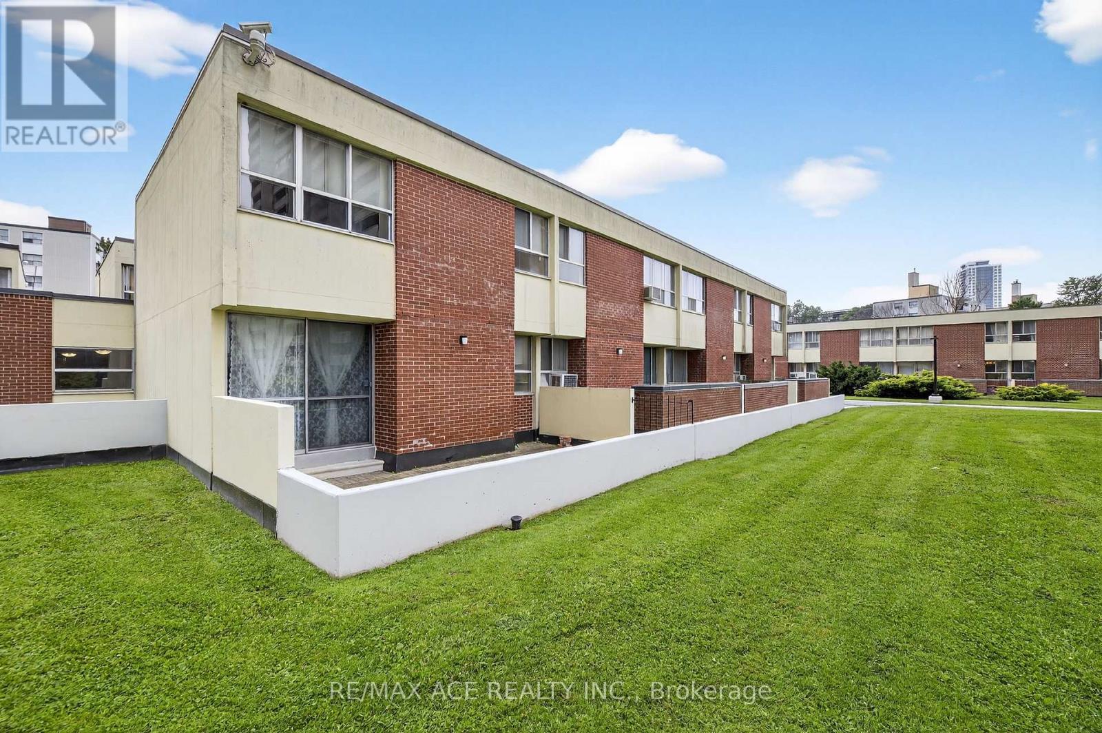 303 - 10 Crescent Town Road, Toronto, Ontario  M4C 5L3 - Photo 2 - E12424763