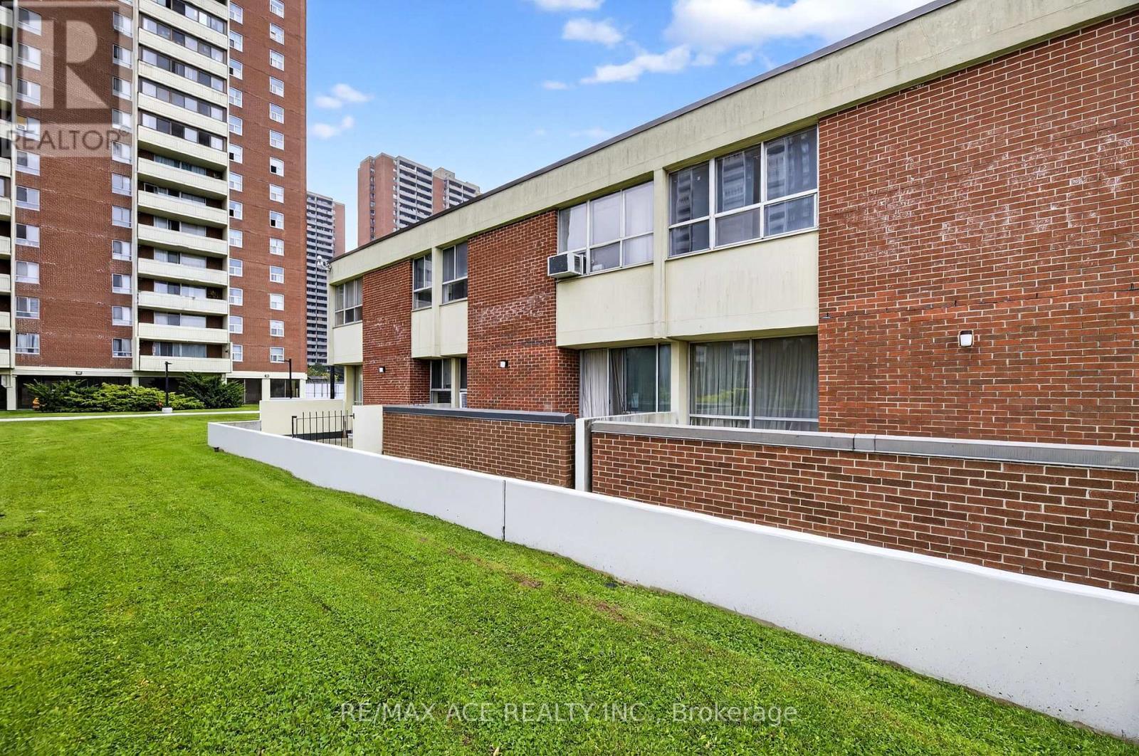 303 - 10 Crescent Town Road, Toronto, Ontario  M4C 5L3 - Photo 3 - E12424763