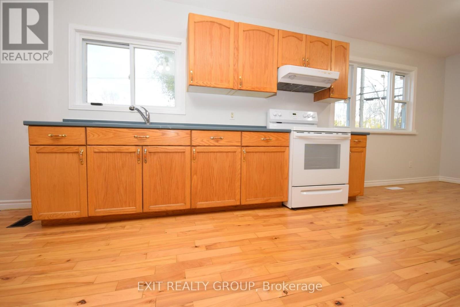 5 Howard Street, Tyendinaga (Tyendinaga Township), Ontario  K0K 3A0 - Photo 5 - X12423893