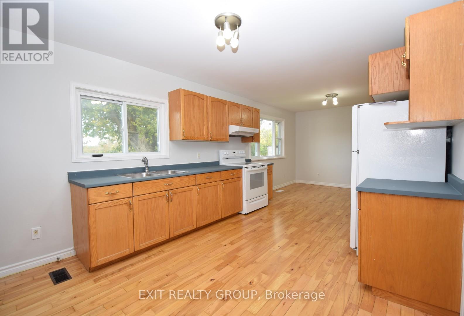 5 Howard Street, Tyendinaga (Tyendinaga Township), Ontario  K0K 3A0 - Photo 4 - X12423893