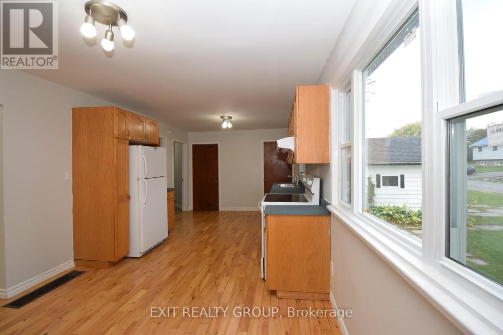 5 Howard Street, Tyendinaga (Tyendinaga Township), Ontario  K0K 3A0 - Photo 7 - X12423893