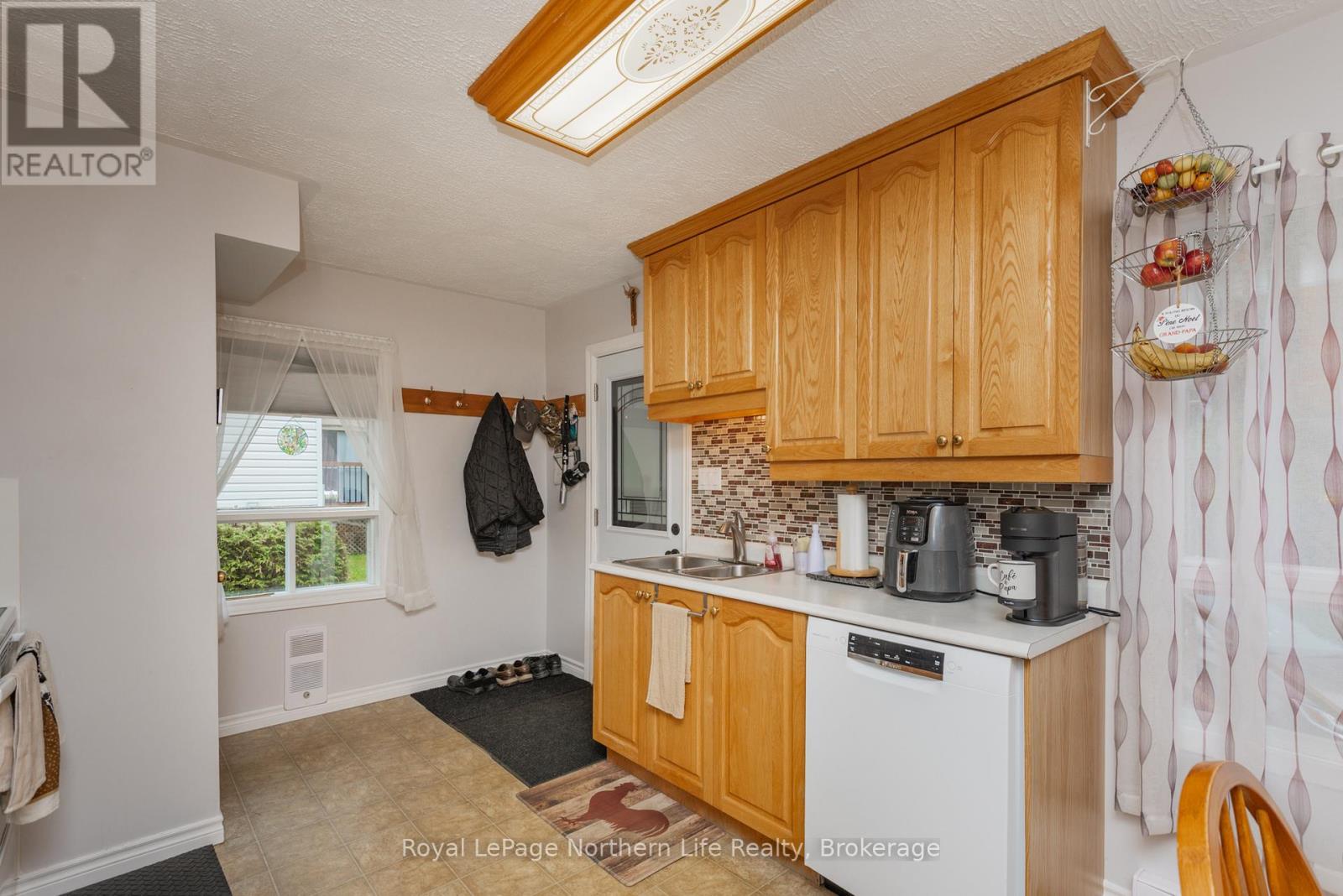 91 Oak Street, Unorganized Townships, Ontario  P0H 2J0 - Photo 12 - X12426242