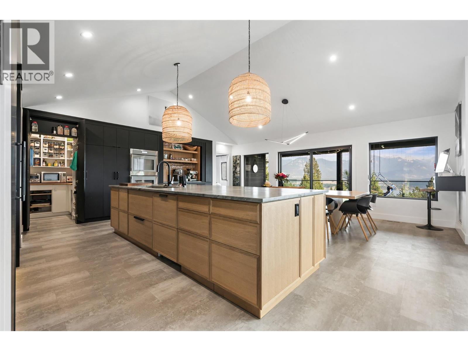 2615 Lakeview Rise, Invermere, British Columbia  V0A 1K6 - Photo 38 - 10363835