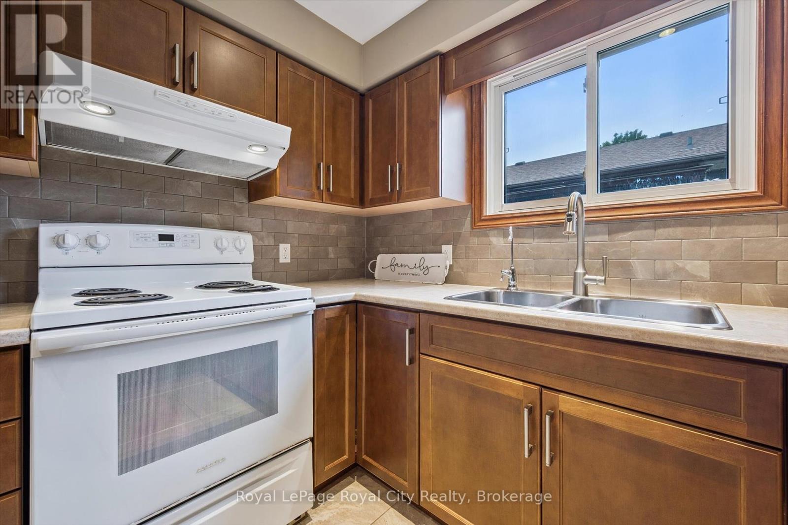 21 Heath Road, Guelph (Junction/onward Willow), Ontario  N1H 6G8 - Photo 18 - X12426284