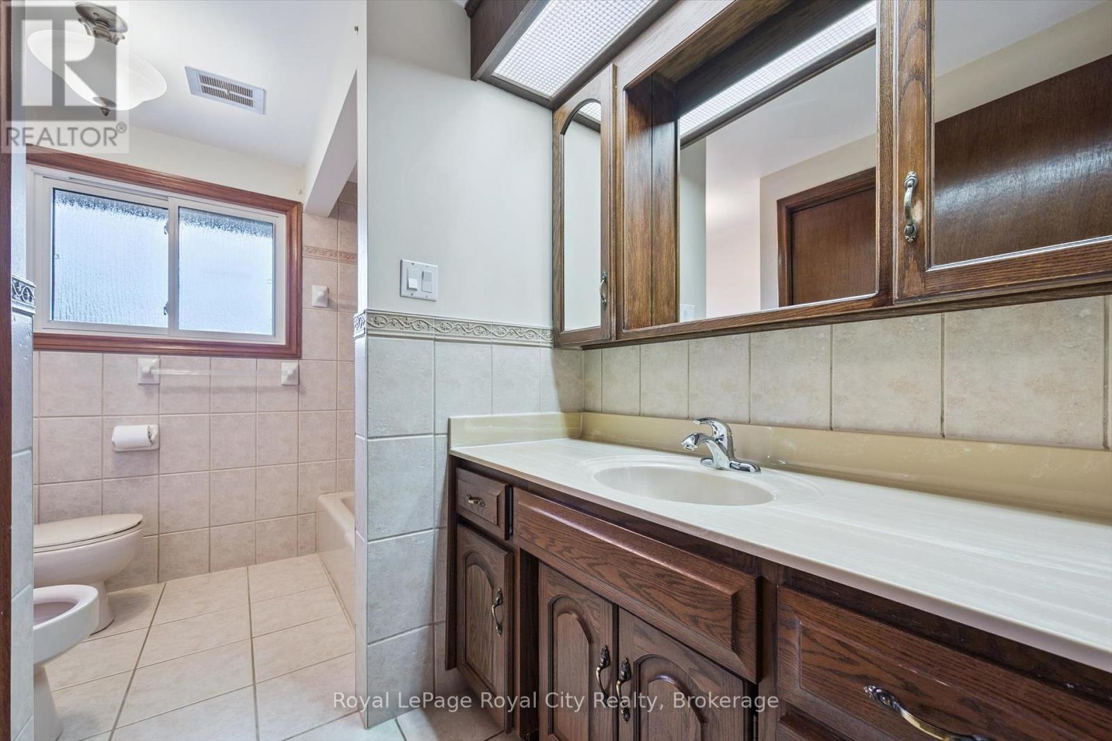 21 Heath Road, Guelph (Junction/onward Willow), Ontario  N1H 6G8 - Photo 34 - X12426284