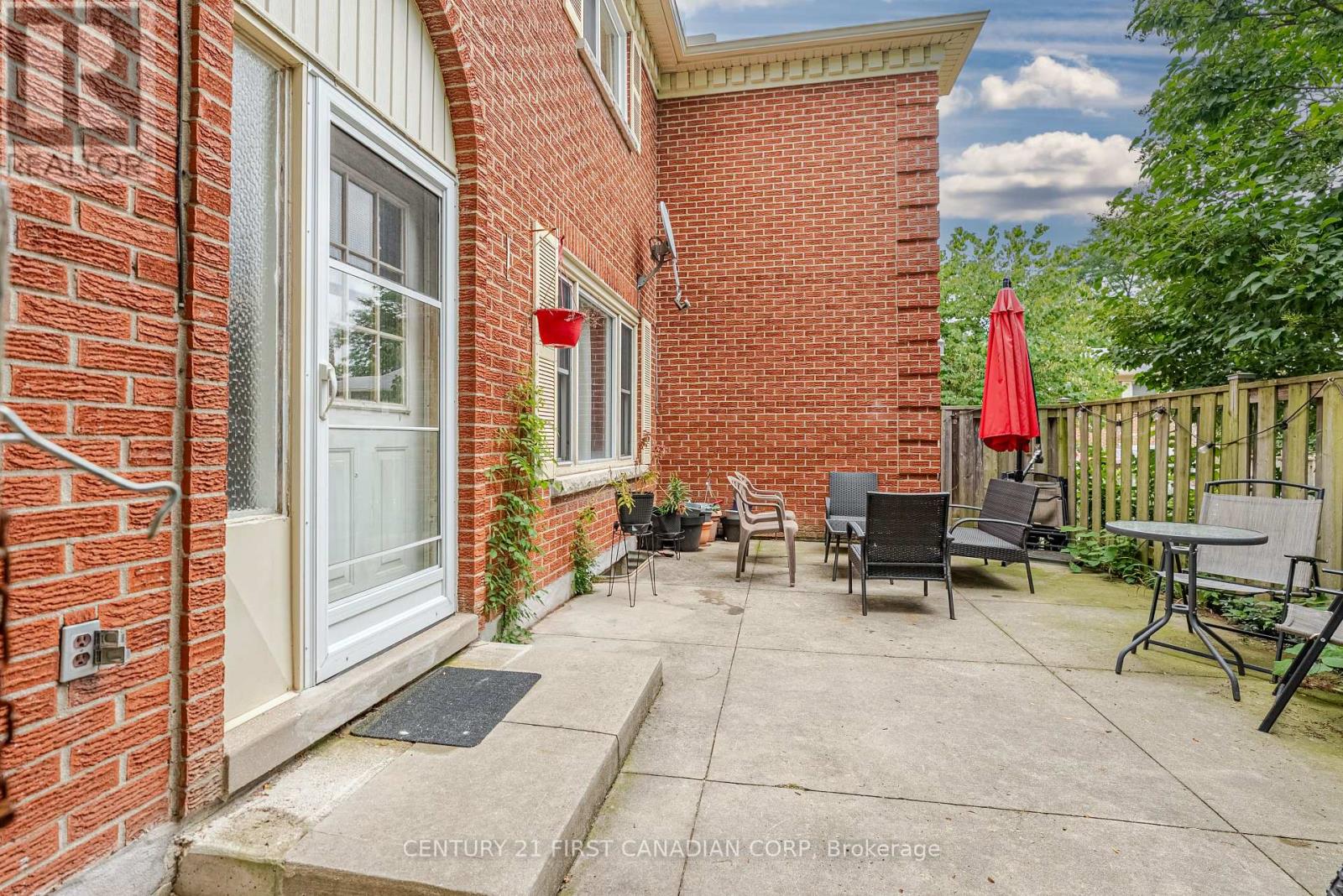 8 - 360 Homestead Court, London North, Ontario  N6G 2E9 - Photo 4 - X12426254