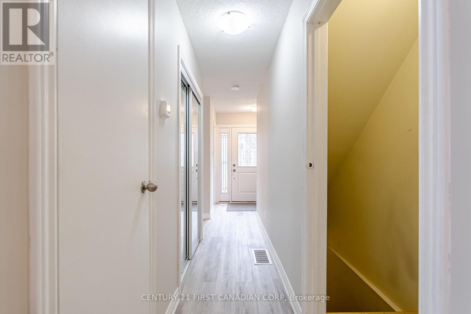 8 - 360 Homestead Court, London North, Ontario  N6G 2E9 - Photo 7 - X12426254