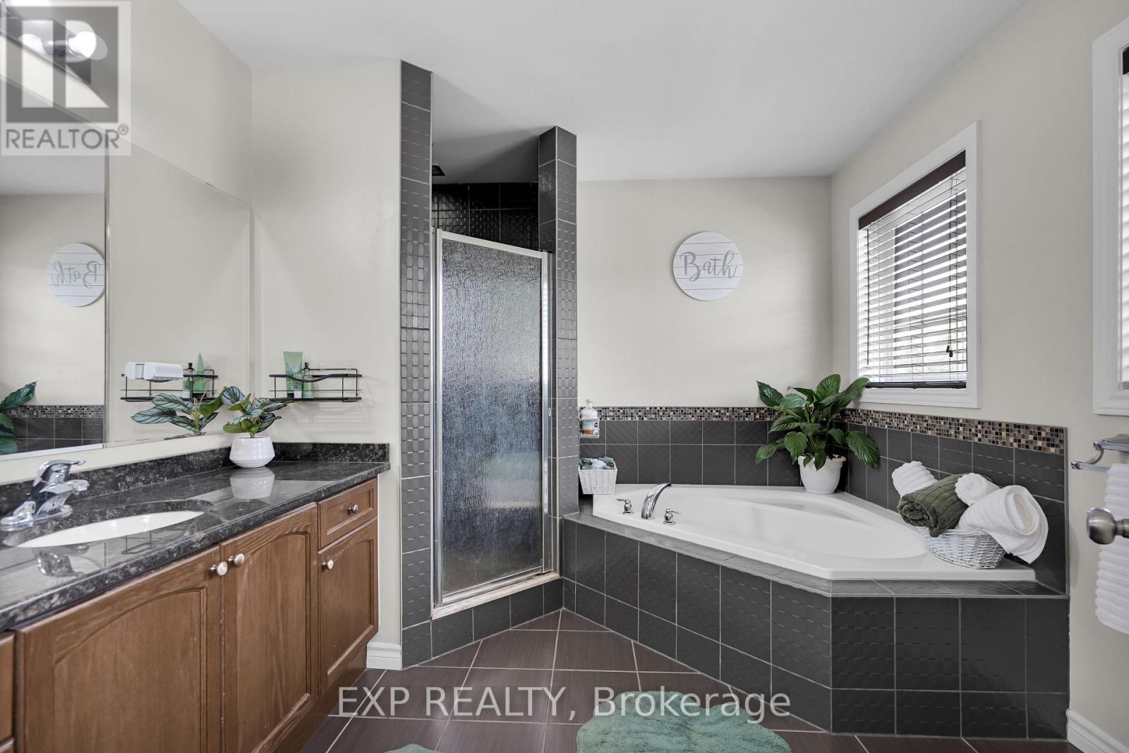 919 Foxcreek Road, London North, Ontario  N6G 0H1 - Photo 27 - X12426281