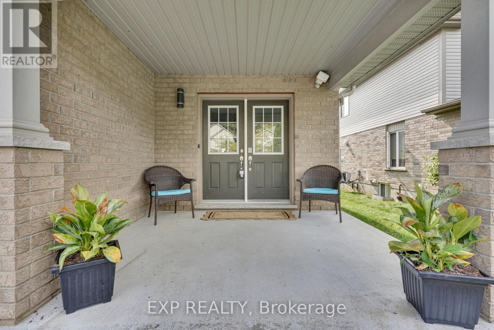 919 Foxcreek Road, London North, Ontario  N6G 0H1 - Photo 3 - X12426281