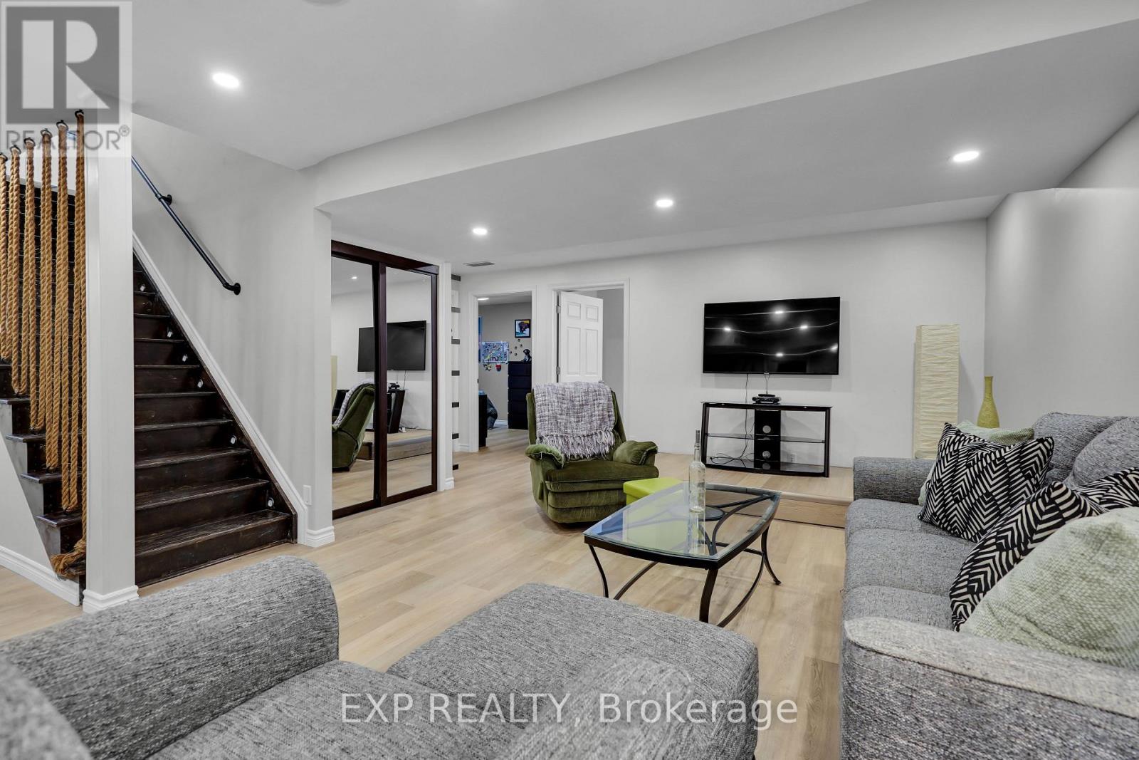 919 Foxcreek Road, London North, Ontario  N6G 0H1 - Photo 33 - X12426281