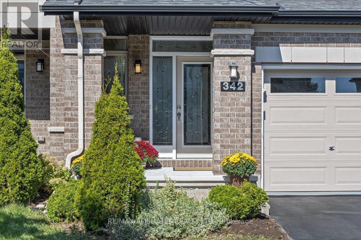 342 Melodie Street, Ottawa, Ontario  K1W 0H9 - Photo 2 - X12426298