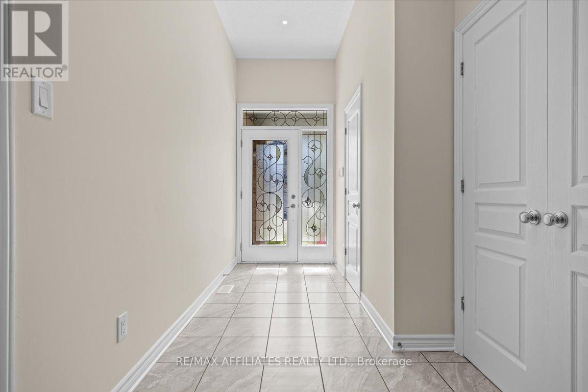 342 Melodie Street, Ottawa, Ontario  K1W 0H9 - Photo 3 - X12426298
