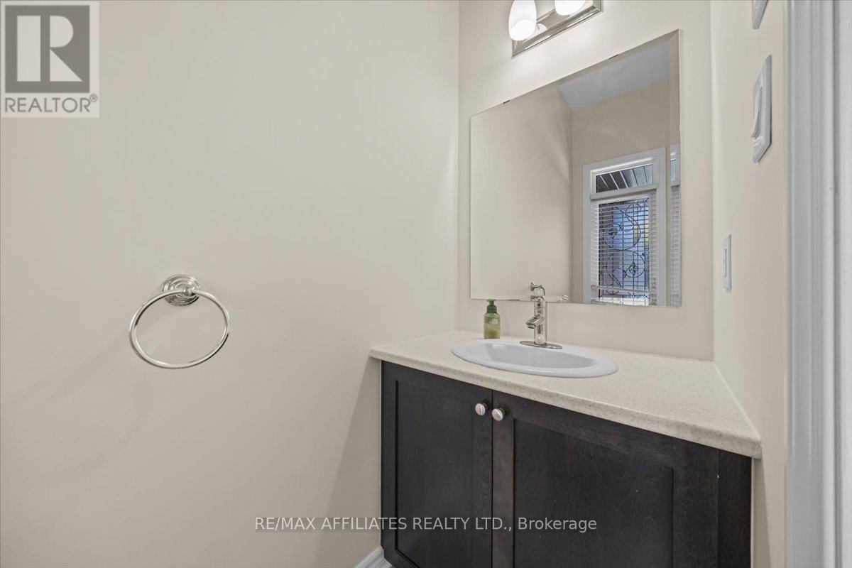 342 Melodie Street, Ottawa, Ontario  K1W 0H9 - Photo 4 - X12426298
