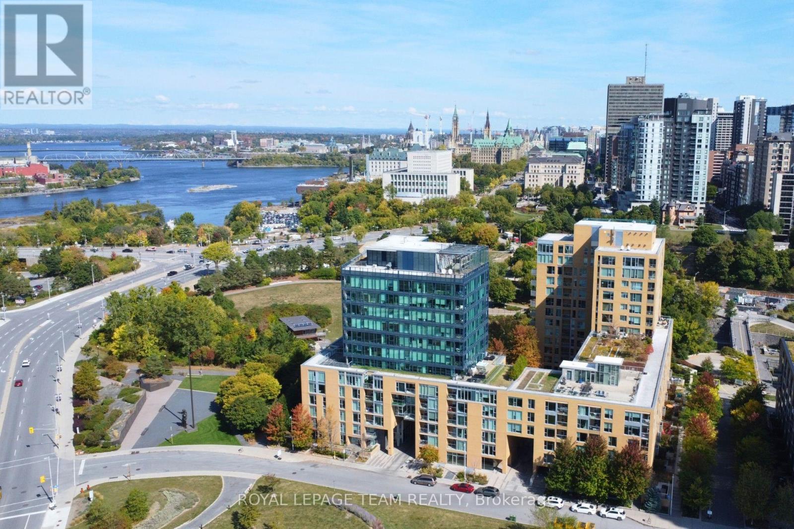 406 - 200 Lett Street, Ottawa, Ontario  K1R 0A7 - Photo 2 - X12426308