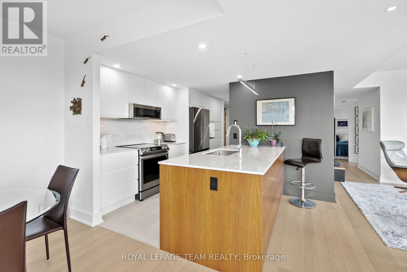406 - 200 Lett Street, Ottawa, Ontario  K1R 0A7 - Photo 7 - X12426308